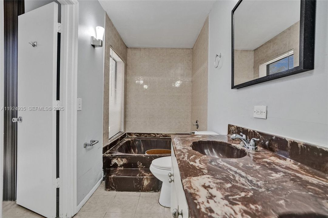 En Venta: $465,000 (3 camas, 2 baños, 2120 Pies cuadrados)