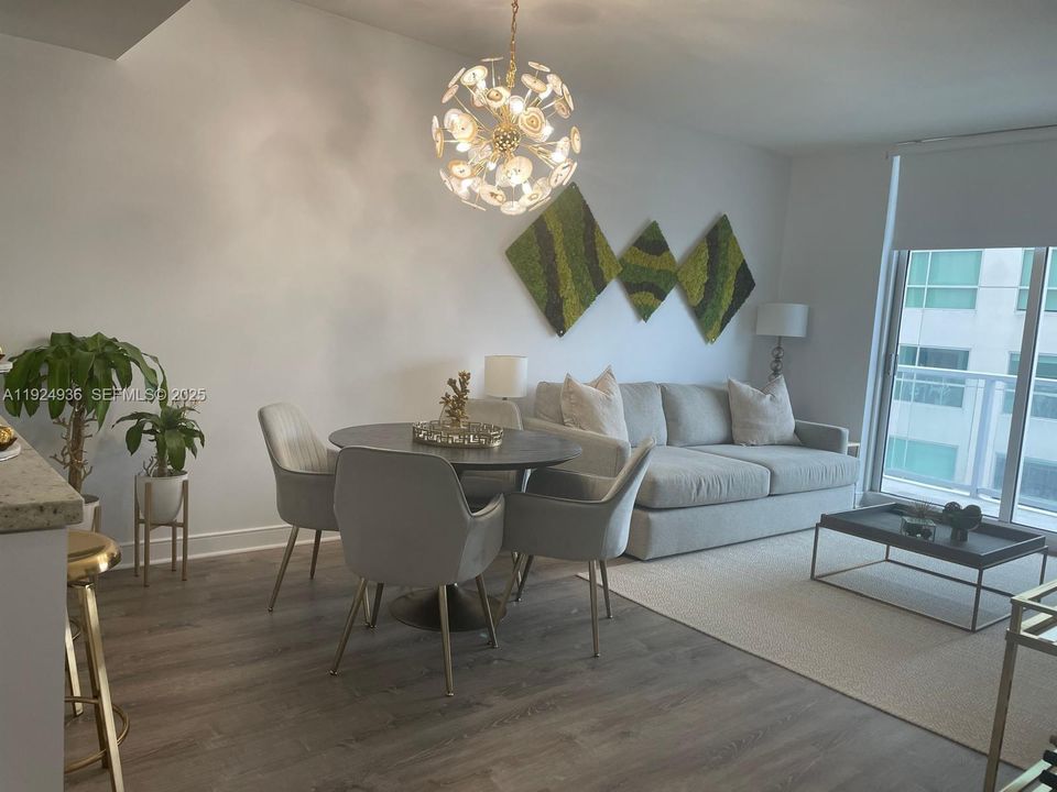 For Rent: $3,000 (1 beds, 1 baths, 789 Square Feet)