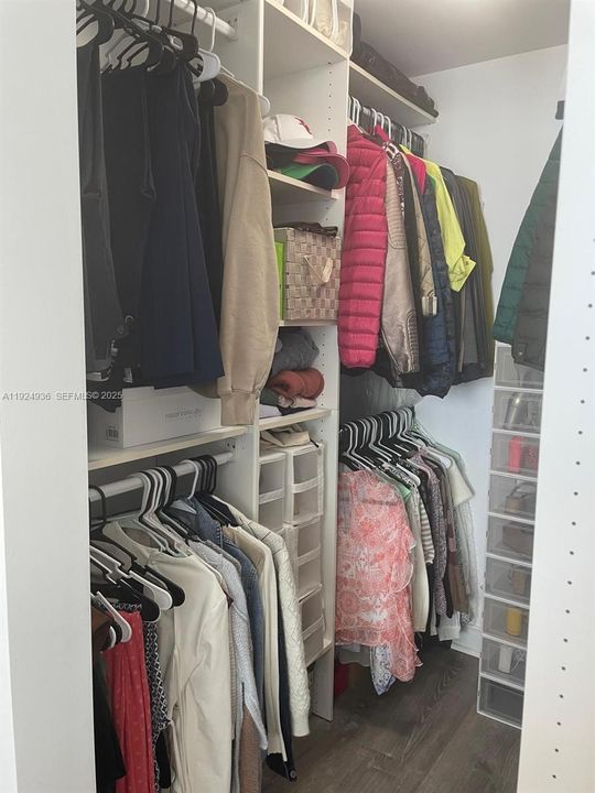 For Rent: $3,000 (1 beds, 1 baths, 789 Square Feet)