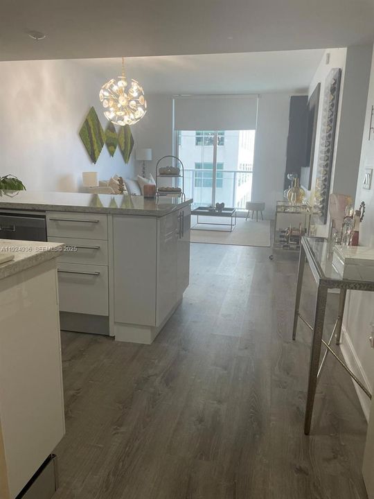 For Rent: $3,000 (1 beds, 1 baths, 789 Square Feet)