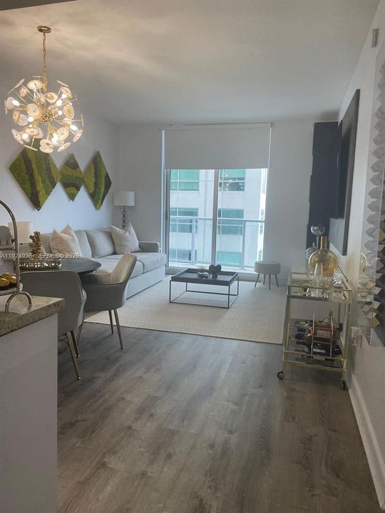 For Rent: $3,000 (1 beds, 1 baths, 789 Square Feet)