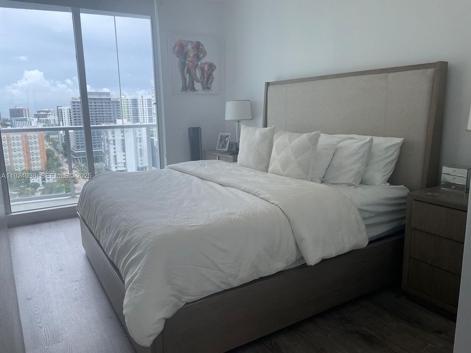 For Rent: $3,000 (1 beds, 1 baths, 789 Square Feet)