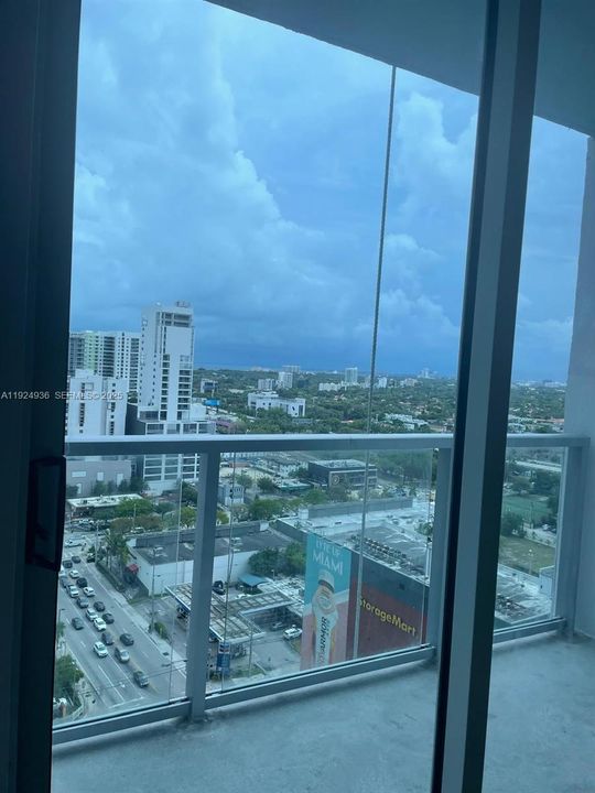 For Rent: $3,000 (1 beds, 1 baths, 789 Square Feet)