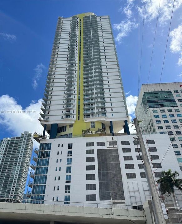 For Rent: $3,000 (1 beds, 1 baths, 789 Square Feet)