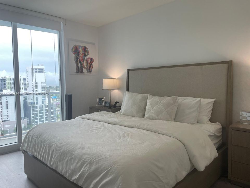 For Rent: $3,000 (1 beds, 1 baths, 789 Square Feet)