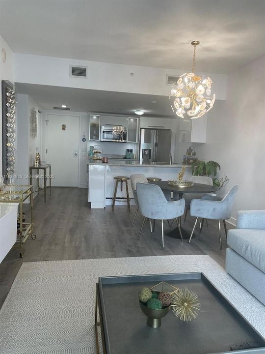 For Rent: $3,000 (1 beds, 1 baths, 789 Square Feet)