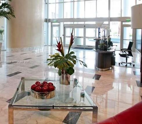 For Rent: $3,000 (1 beds, 1 baths, 789 Square Feet)