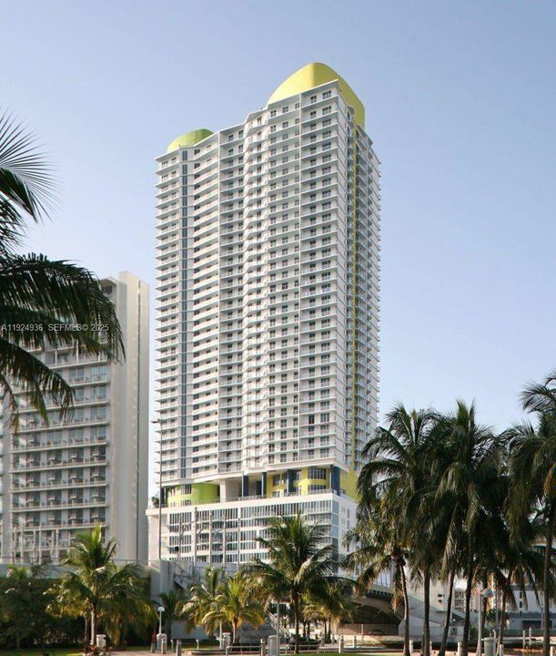 For Rent: $3,000 (1 beds, 1 baths, 789 Square Feet)