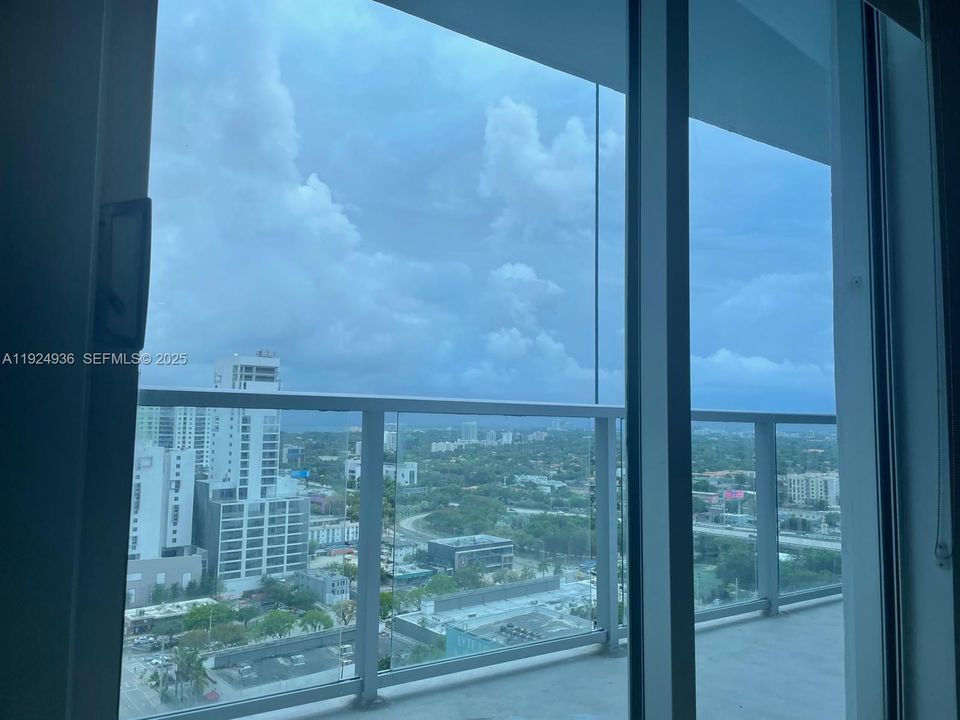 For Rent: $3,000 (1 beds, 1 baths, 789 Square Feet)