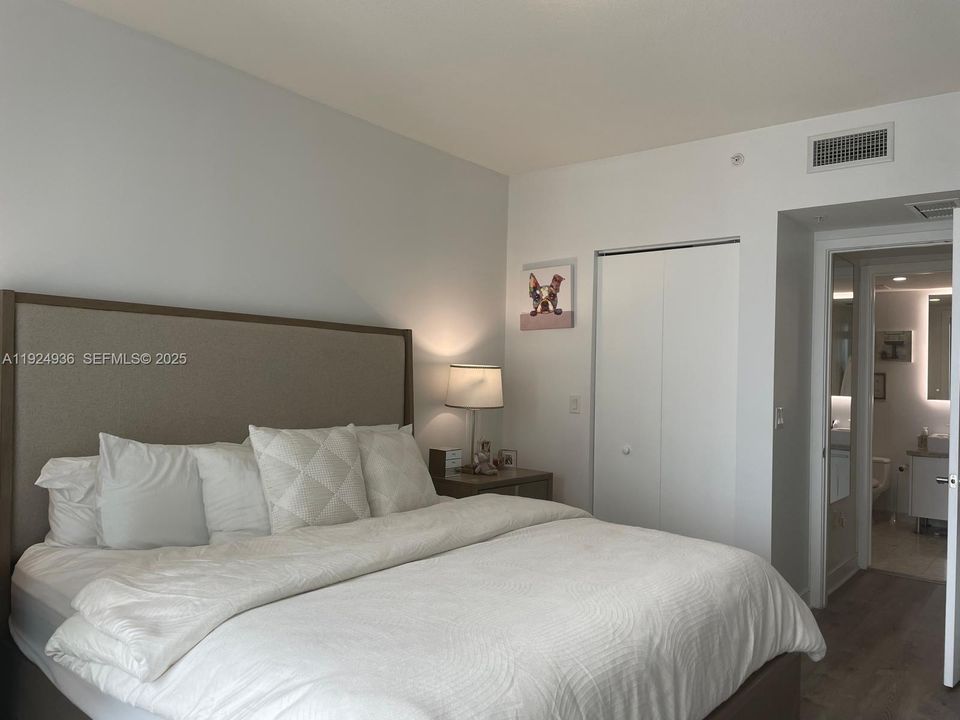 For Rent: $3,000 (1 beds, 1 baths, 789 Square Feet)