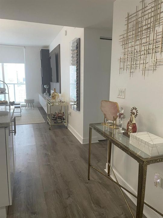 For Rent: $3,000 (1 beds, 1 baths, 789 Square Feet)