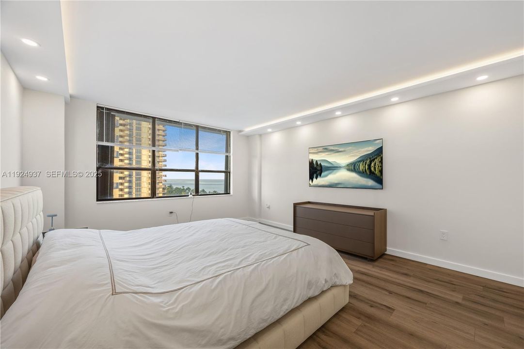 For Sale: $1,625,000 (2 beds, 2 baths, 1388 Square Feet)