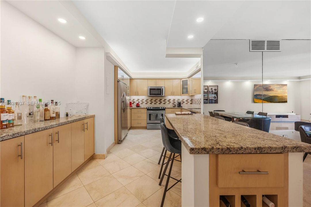 待售: $1,625,000 (2 贝兹, 2 浴室, 1388 平方英尺)