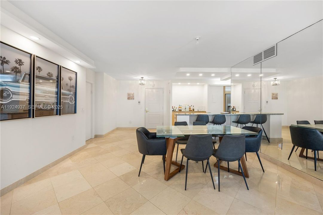 For Sale: $1,625,000 (2 beds, 2 baths, 1388 Square Feet)