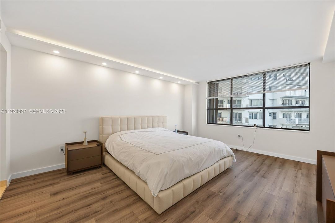 For Sale: $1,625,000 (2 beds, 2 baths, 1388 Square Feet)