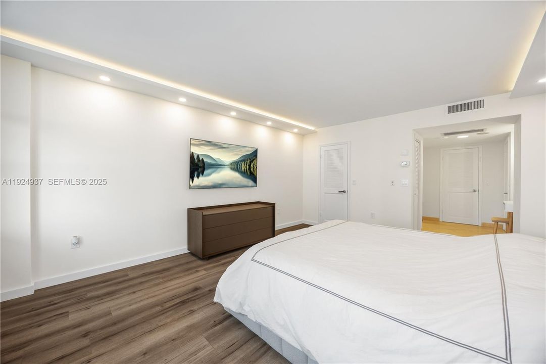 For Sale: $1,625,000 (2 beds, 2 baths, 1388 Square Feet)