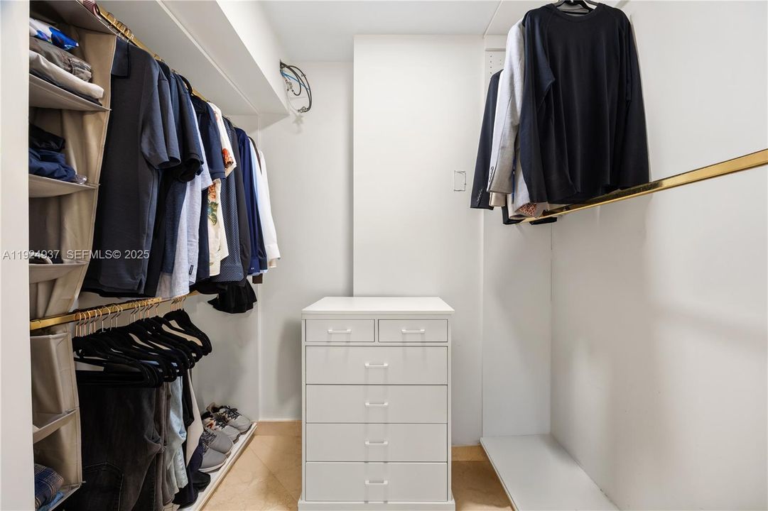 For Sale: $1,625,000 (2 beds, 2 baths, 1388 Square Feet)