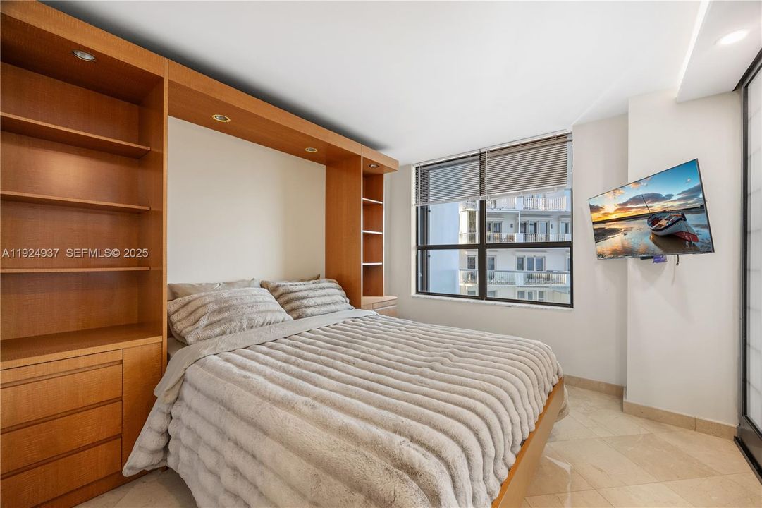 For Sale: $1,625,000 (2 beds, 2 baths, 1388 Square Feet)