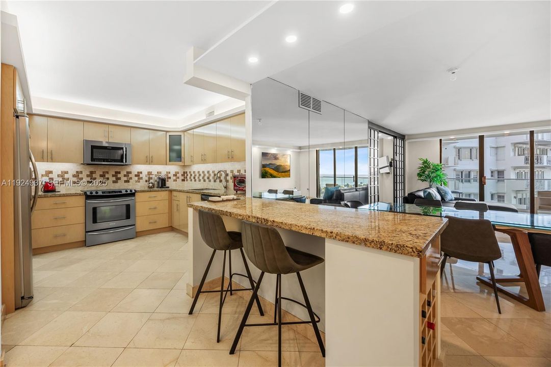 待售: $1,625,000 (2 贝兹, 2 浴室, 1388 平方英尺)