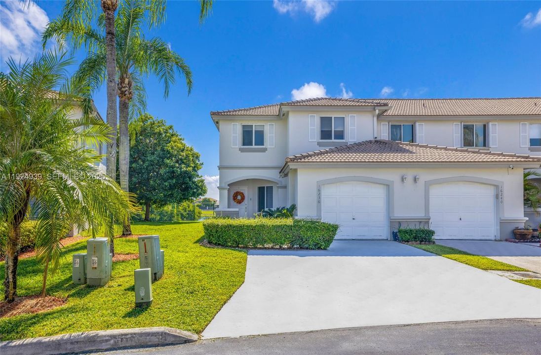 For Sale: $585,000 (3 beds, 2 baths, 1667 Square Feet)