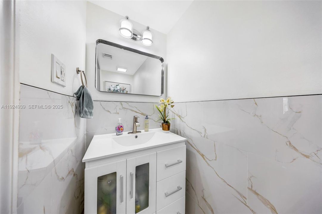 For Sale: $585,000 (3 beds, 2 baths, 1667 Square Feet)