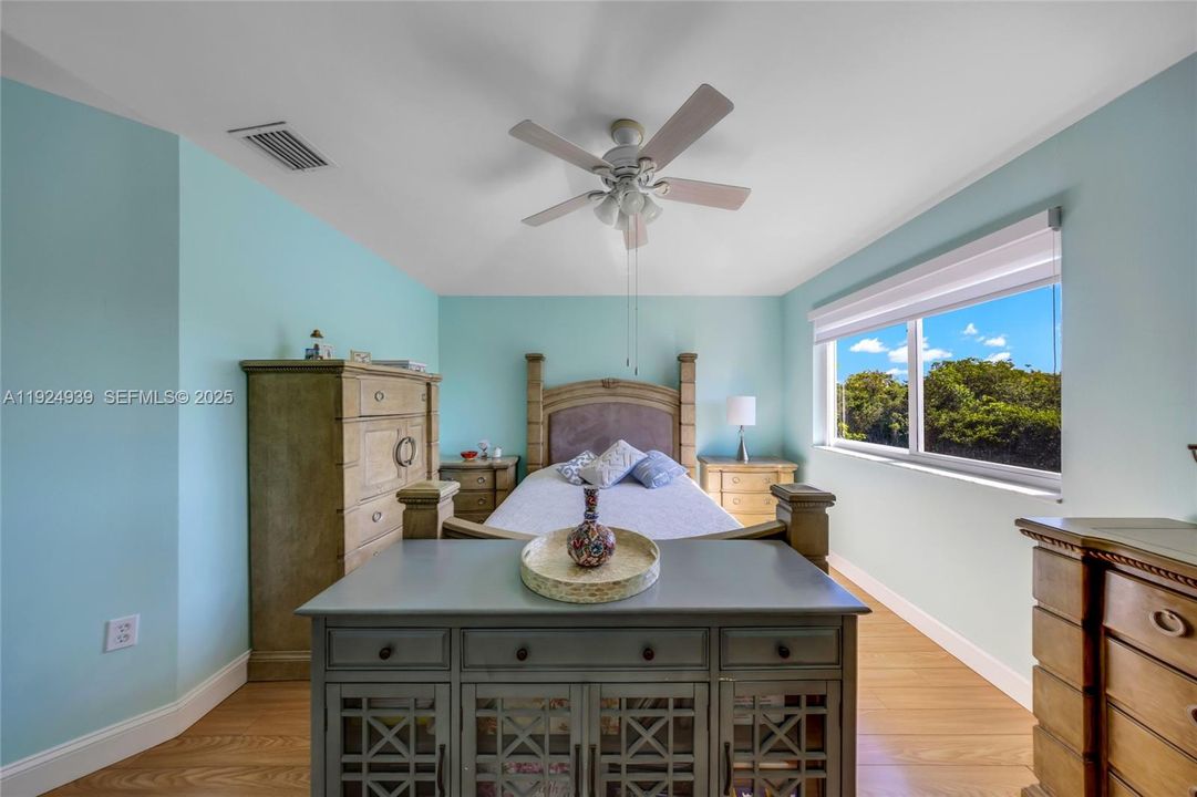 For Sale: $585,000 (3 beds, 2 baths, 1667 Square Feet)