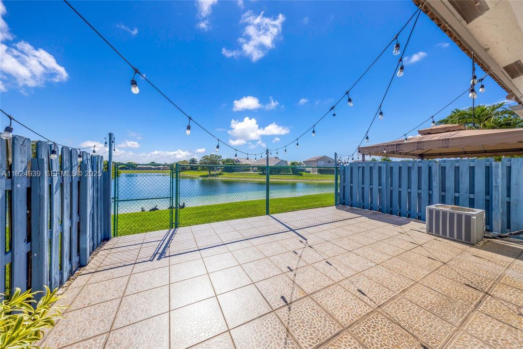 For Sale: $585,000 (3 beds, 2 baths, 1667 Square Feet)