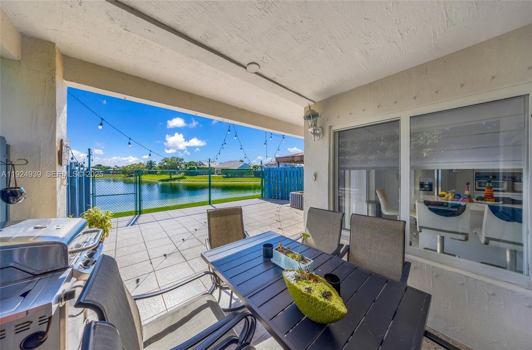 For Sale: $585,000 (3 beds, 2 baths, 1667 Square Feet)