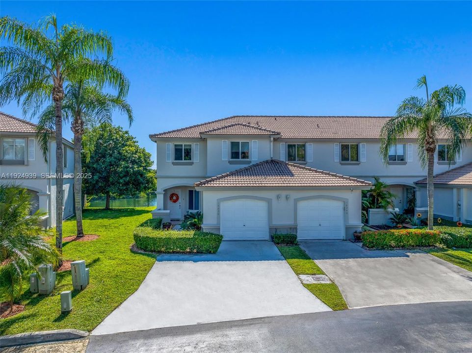 For Sale: $585,000 (3 beds, 2 baths, 1667 Square Feet)