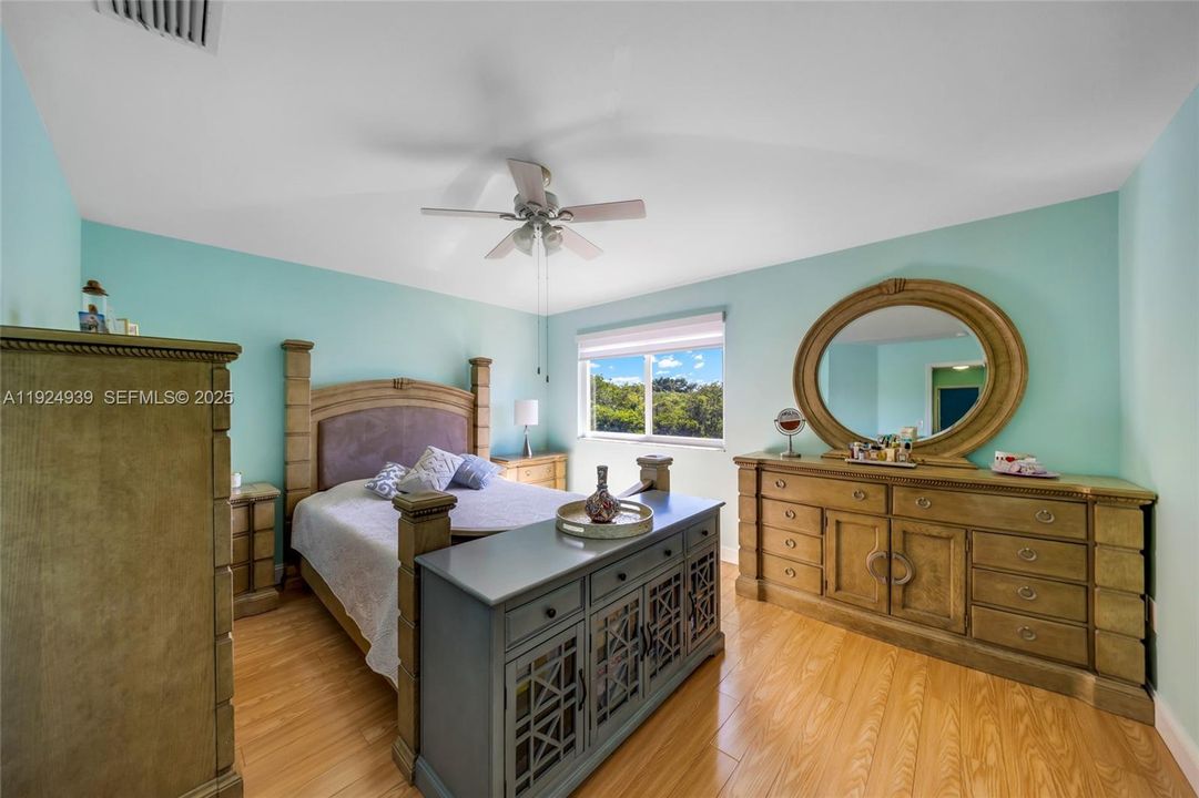 For Sale: $585,000 (3 beds, 2 baths, 1667 Square Feet)