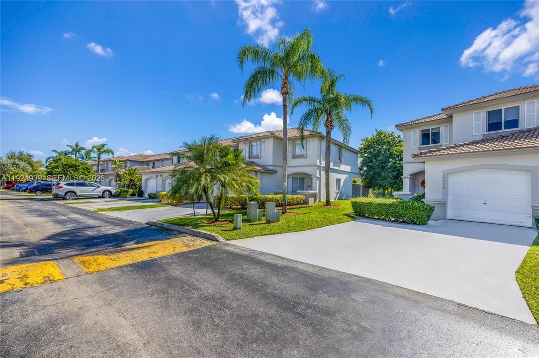For Sale: $585,000 (3 beds, 2 baths, 1667 Square Feet)