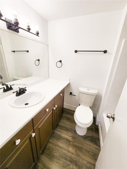 For Rent: $2,550 (2 beds, 1 baths, 1110 Square Feet)