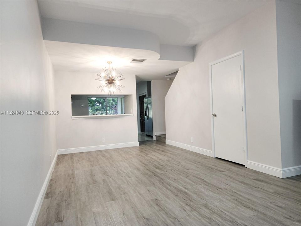 For Rent: $2,550 (2 beds, 1 baths, 1110 Square Feet)