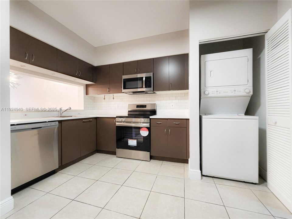 For Rent: $2,550 (2 beds, 1 baths, 1110 Square Feet)