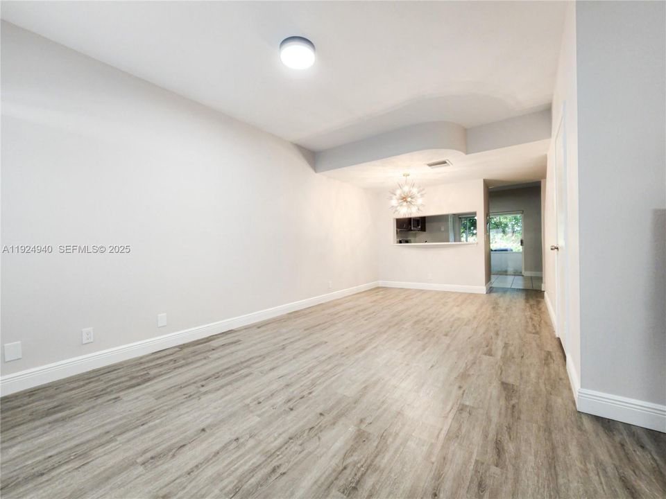 For Rent: $2,550 (2 beds, 1 baths, 1110 Square Feet)