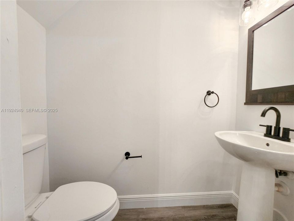 For Rent: $2,550 (2 beds, 1 baths, 1110 Square Feet)