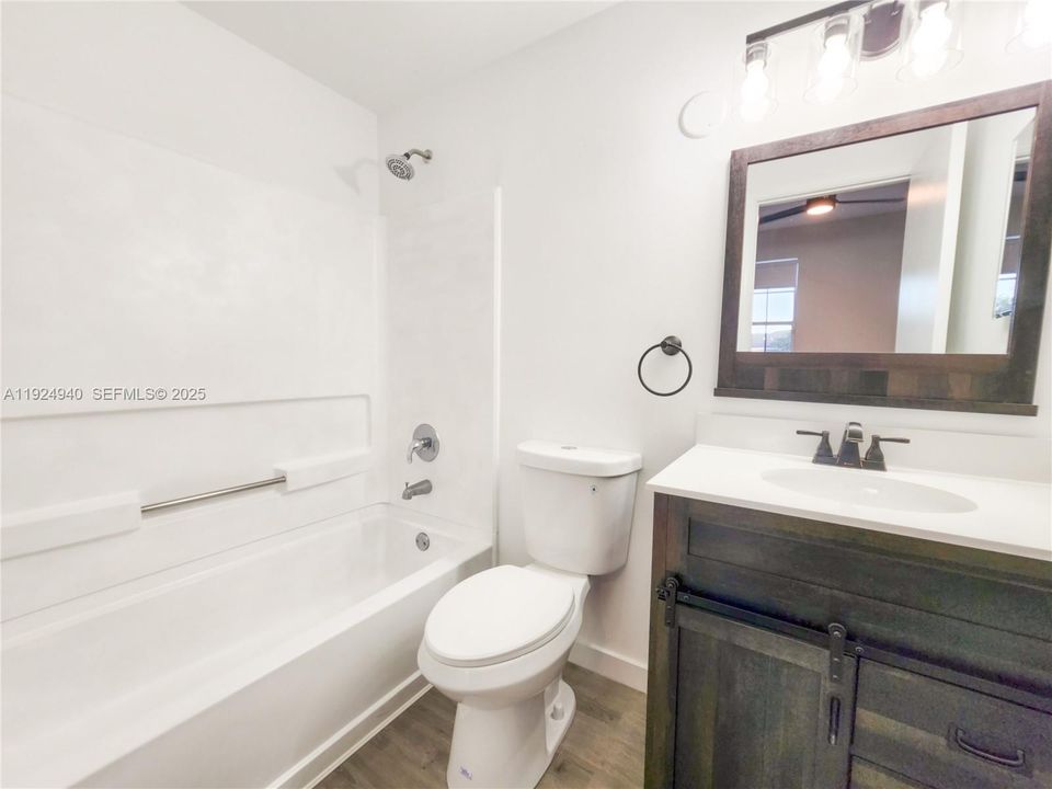 For Rent: $2,550 (2 beds, 1 baths, 1110 Square Feet)