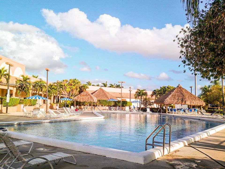 For Rent: $2,550 (2 beds, 1 baths, 1110 Square Feet)