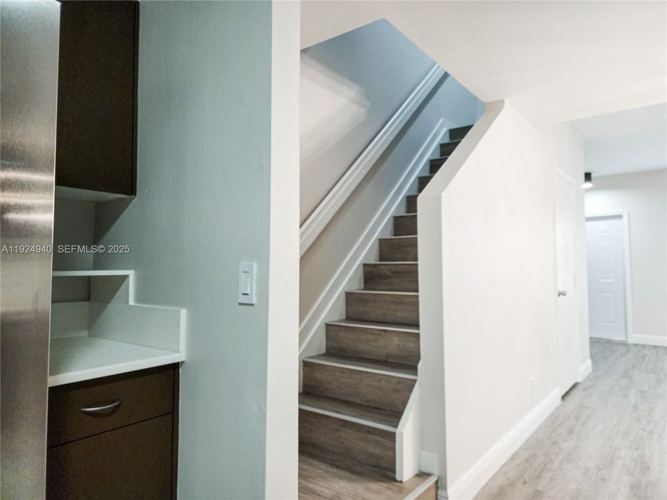 For Rent: $2,550 (2 beds, 1 baths, 1110 Square Feet)