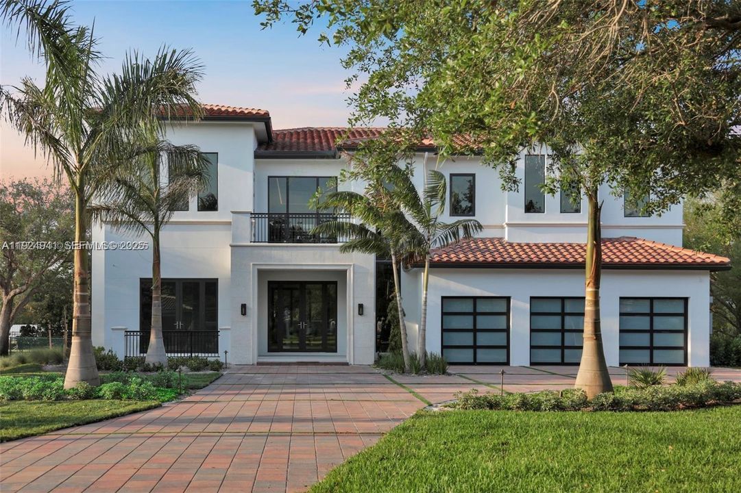 For Sale: $3,850,000 (5 beds, 6 baths, 6019 Square Feet)