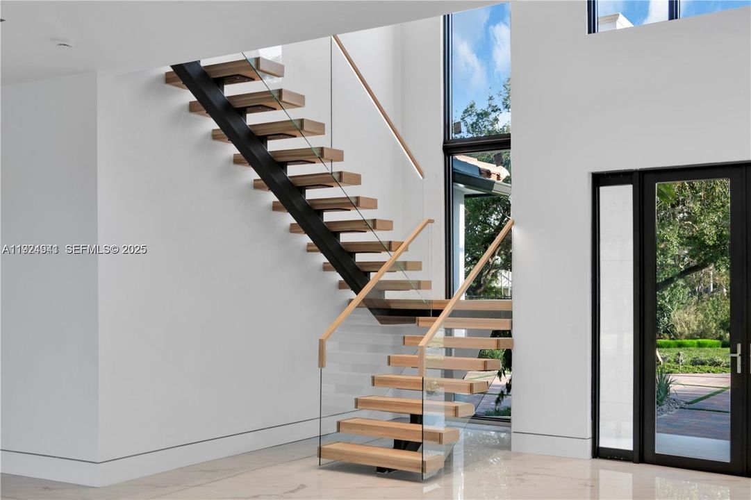 For Sale: $3,850,000 (5 beds, 6 baths, 6019 Square Feet)