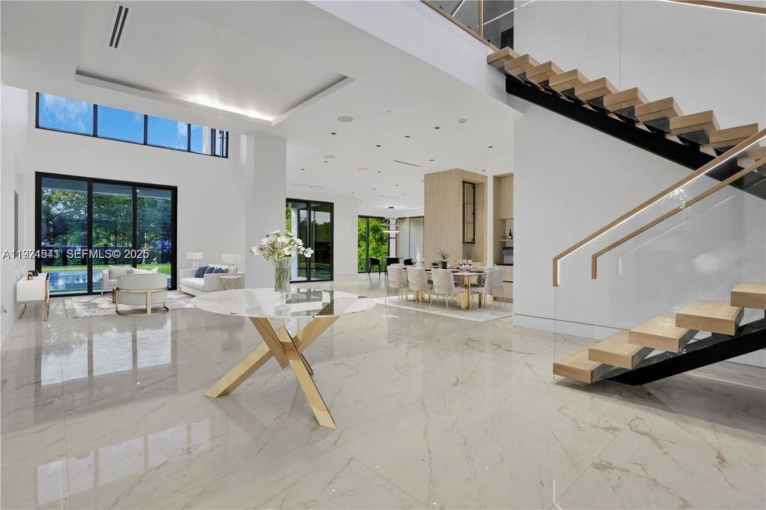 For Sale: $3,850,000 (5 beds, 6 baths, 6019 Square Feet)