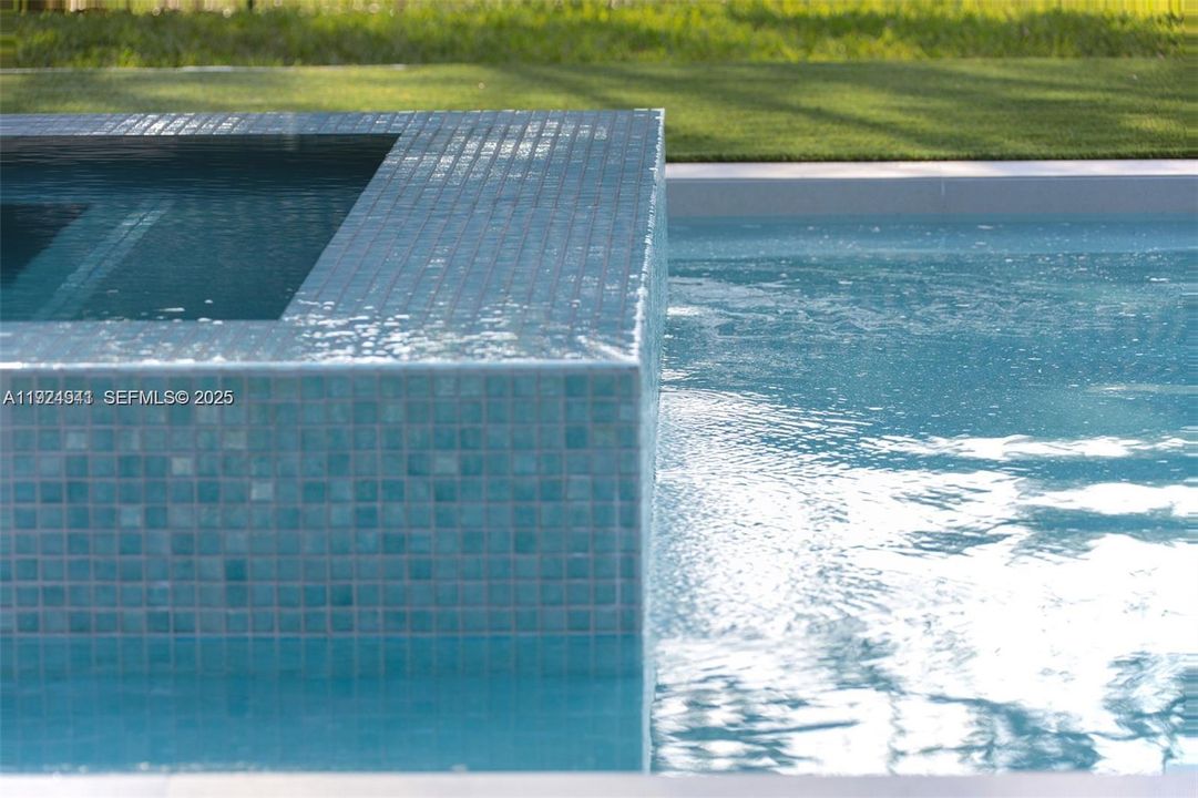 For Sale: $3,850,000 (5 beds, 6 baths, 6019 Square Feet)