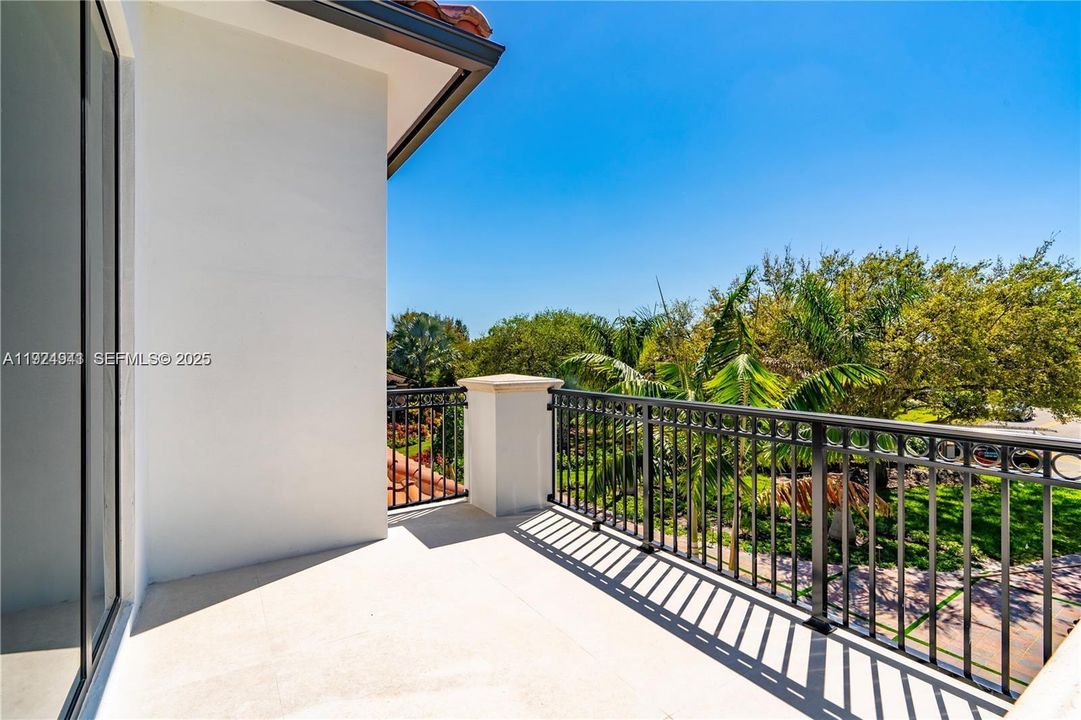 For Sale: $3,850,000 (5 beds, 6 baths, 6019 Square Feet)