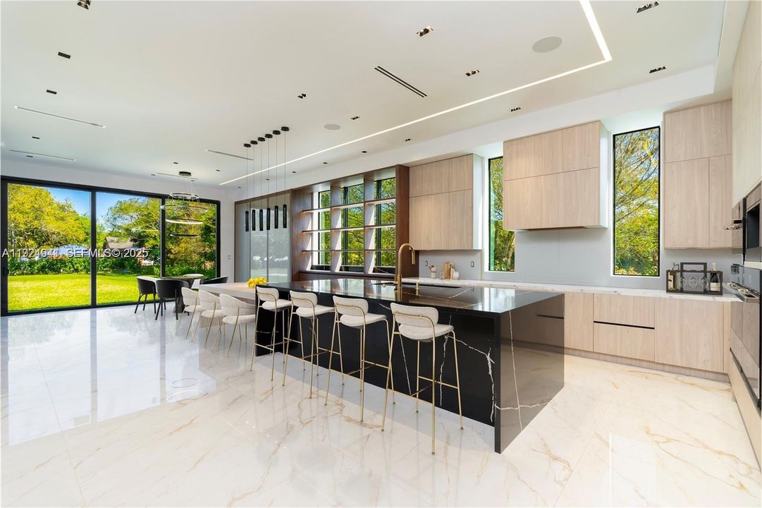 For Sale: $3,850,000 (5 beds, 6 baths, 6019 Square Feet)