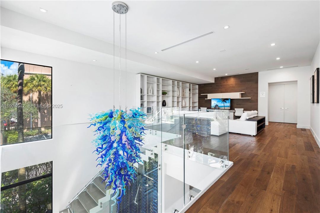 На продажу: $5,900,000 (5 спален, 5 ванн, 6058 Квадратных фут)