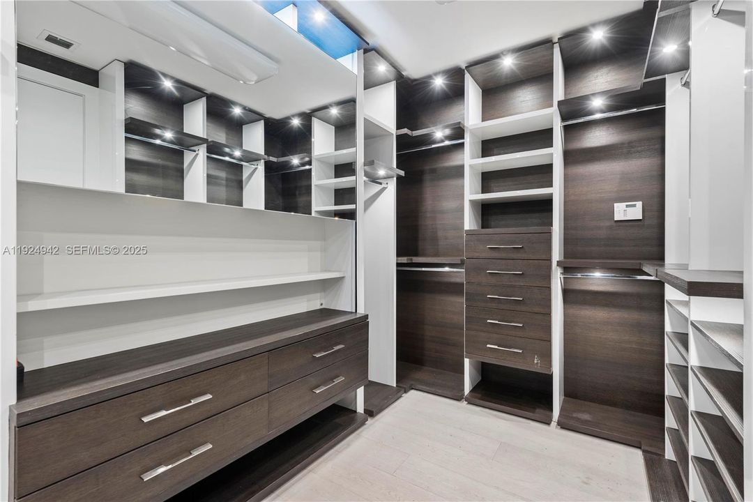 На продажу: $5,900,000 (5 спален, 5 ванн, 6058 Квадратных фут)