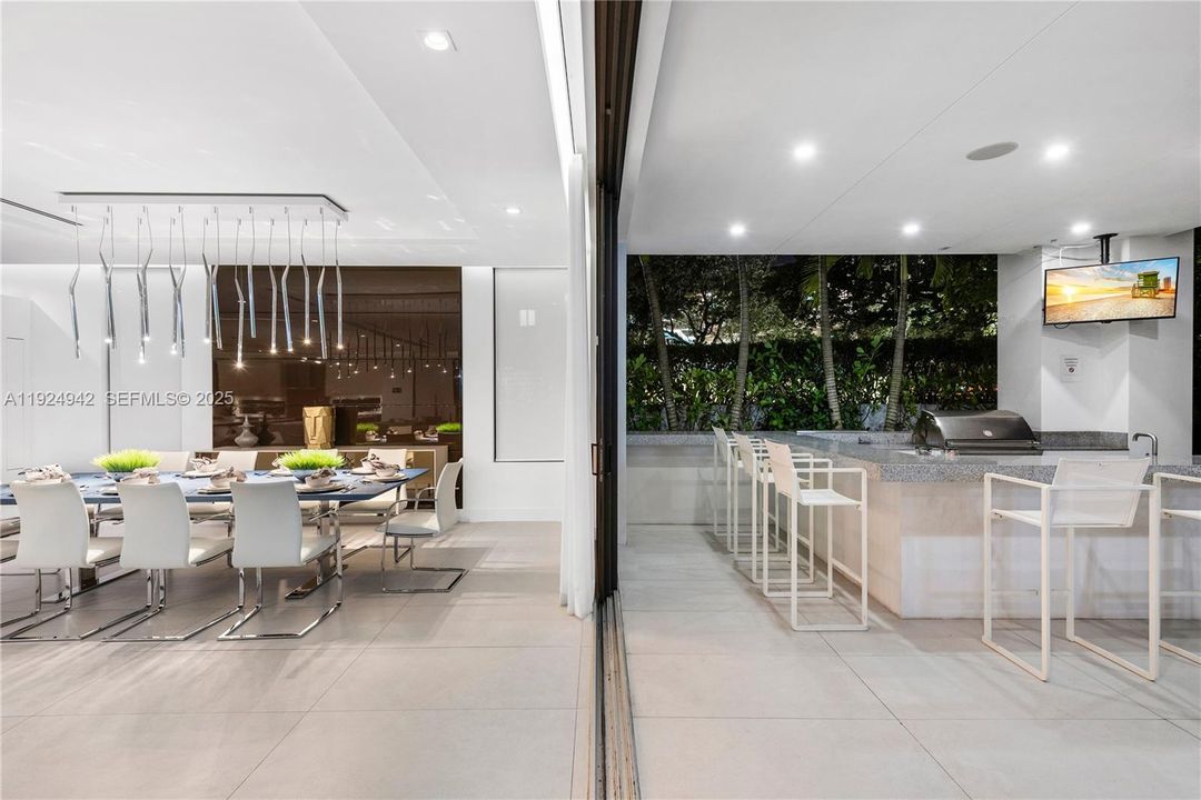 На продажу: $5,900,000 (5 спален, 5 ванн, 6058 Квадратных фут)