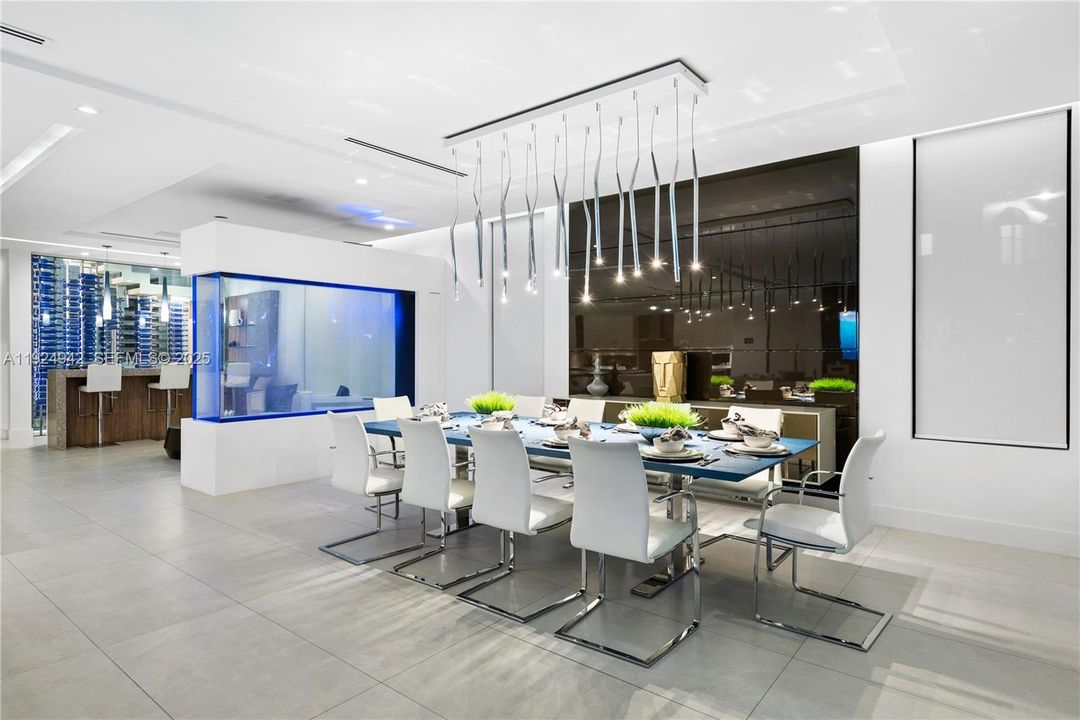 На продажу: $5,900,000 (5 спален, 5 ванн, 6058 Квадратных фут)