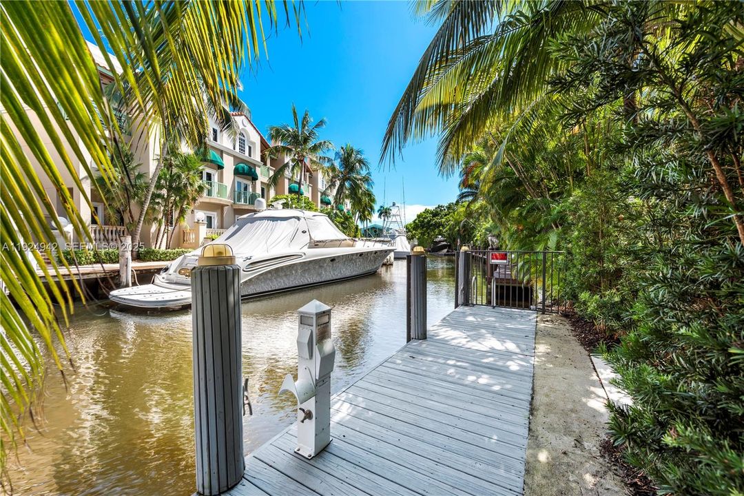 На продажу: $5,900,000 (5 спален, 5 ванн, 6058 Квадратных фут)